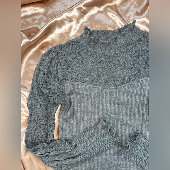 Gorgeous Grey Knitted Blouse - Picture 4 of 11